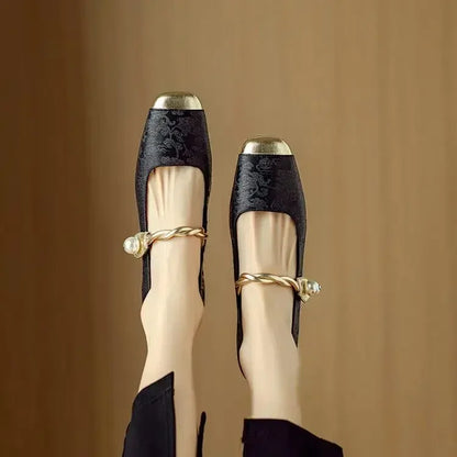 Mary Janes™ | Elegant flats with refined detailing